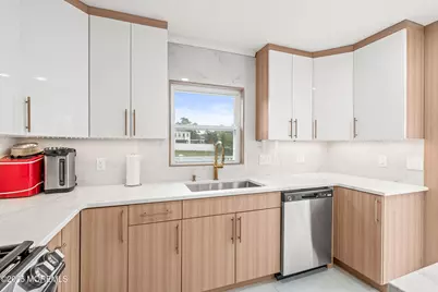 17 Johnston Street, Oakhurst, NJ 07755 - Photo 9