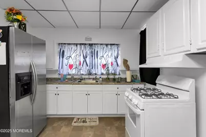 289 Port Monmouth Road, North Middletown, NJ 07748 - Photo 17