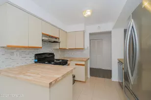 402 Hidden Village Dr, Perth Amboy, NJ 08862 - Photo 11