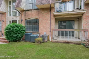 402 Hidden Village Dr, Perth Amboy, NJ 08862 - Photo 3