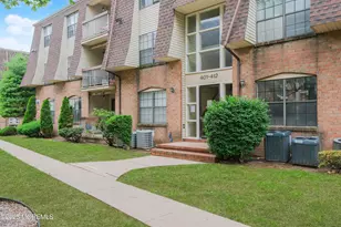 402 Hidden Village Dr, Perth Amboy, NJ 08862 - Photo 5