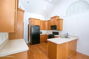 1 Cambridge Ct, Eatontown, NJ 07724 - Photo 9