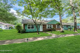 61 Buckingham Dr, Lakewood, NJ 08701 - Photo 3