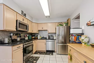 10 Whittier Court, Freehold, NJ 07728 - Photo 9