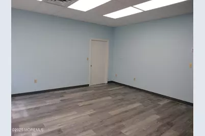 983 State Route 33 #B, Monroe Township, NJ 08831 - Photo 5