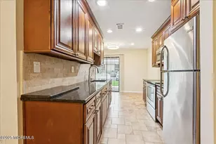 70 Overlook Way, Manalapan Township, NJ 07726 - Photo 5