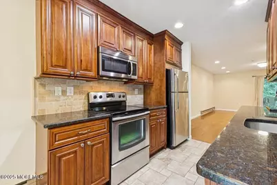 70 Overlook Way #E, Manalapan Township, NJ 07726 - Photo 5