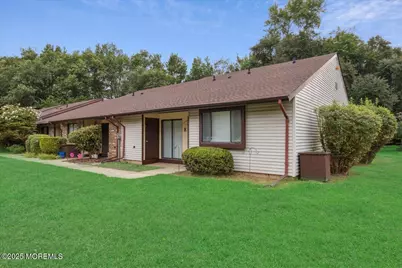 70 Overlook Way #E, Manalapan Township, NJ 07726 - Photo 3