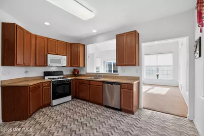 211 Bradwick Way, Marlboro Township, NJ 07746 - Photo 13