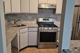 604 Woodhaven Dr, Edison, NJ 08817 - Photo 5