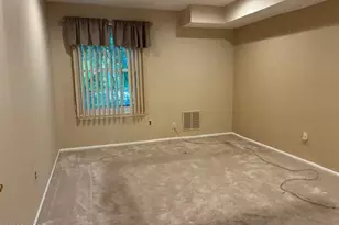 293 Gloucester Ct, Aberdeen Township, NJ 07747 - Photo 9