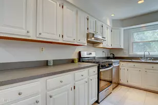 22 Weller Pl, Holmdel, NJ 07733 - Photo 5