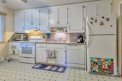 4 California Drive #B, Whiting, NJ 08759 - Photo 9