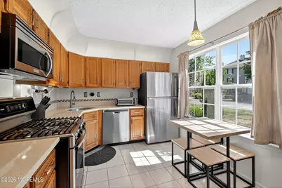 78 Albury Way, North Brunswick Township, NJ 08902 - Photo 5