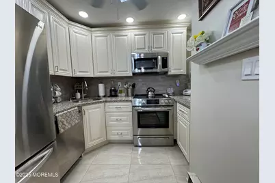 86 Arrowwood Court #B, Manalapan Township, NJ 07726 - Photo 5