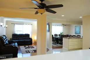 27 Hummingbird Ct, Marlboro Township, NJ 07746 - Photo 3