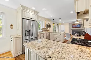 64 Woodcrest Dr, Freehold, NJ 07728 - Photo 13