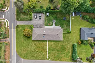 8 Lake Dr, Freehold, NJ 07728 - Photo 7