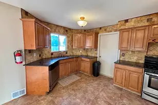 21 Stemler Dr, Cliffwood, NJ 07721 - Photo 7