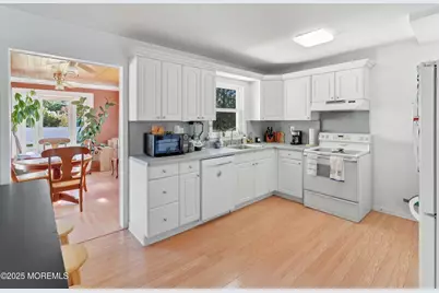 27 Runyon Avenue, Freehold, NJ 07728 - Photo 9