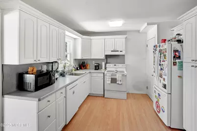 27 Runyon Avenue, Freehold, NJ 07728 - Photo 7