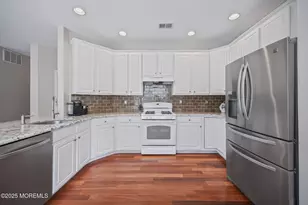 301 Colgate Way, Freehold, NJ 07728 - Photo 17