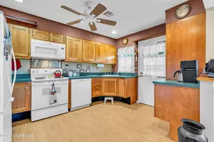 586A Lake Point Dr, Lakewood, NJ 08701 - Photo 7