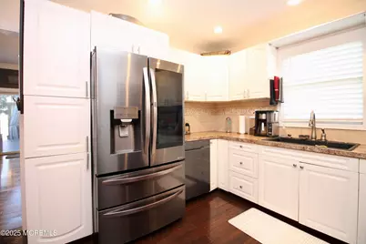 65 Manalapan Avenue, Freehold, NJ 07728 - Photo 17