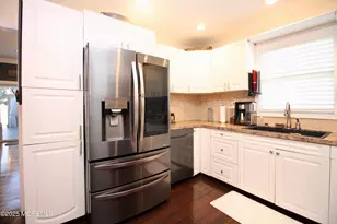 65 Manalapan Ave, Freehold, NJ 07728 - Photo 17