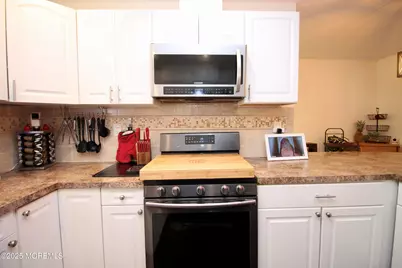 65 Manalapan Avenue, Freehold, NJ 07728 - Photo 21