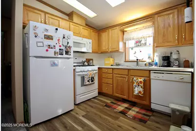 75 Robin Place, Freehold, NJ 07728 - Photo 15