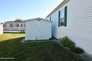 75 Robin Pl, Freehold, NJ 07728 - Photo 33