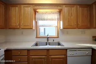 75 Robin Pl, Freehold, NJ 07728 - Photo 17