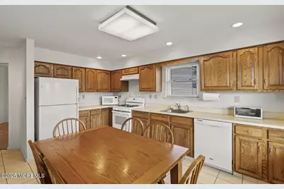 7 Bishop Court, Marlboro Township, NJ 07746 - Photo 3