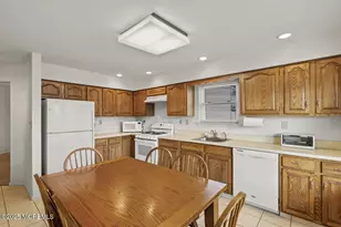 7 Bishop Ct, Marlboro Township, NJ 07746 - Photo 3