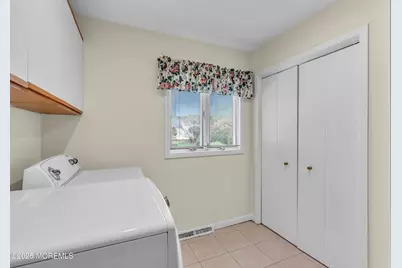 21 Thoreau Drive, Manalapan Township, NJ 07726 - Photo 17