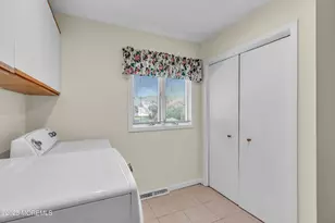 21 Thoreau Dr, Manalapan Township, NJ 07726 - Photo 17