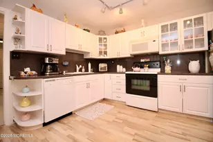 119 Muhlen Platz, Freehold, NJ 07728 - Photo 13