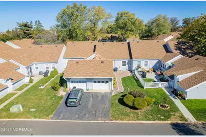 32 Plaza De Las Lobos #C, Freehold, NJ 07728 - Photo 3