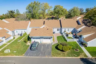 32 Plaza De Las Lobos, Freehold, NJ 07728 - Photo 3