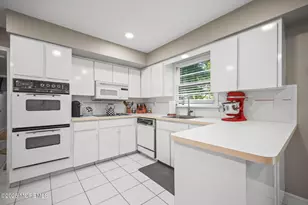 34 Brookside Cir, Marlboro Township, NJ 07746 - Photo 23