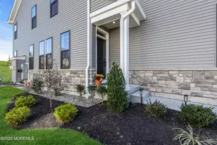 172 Mustang Dr, Manalapan Township, NJ 07726 - Photo 5