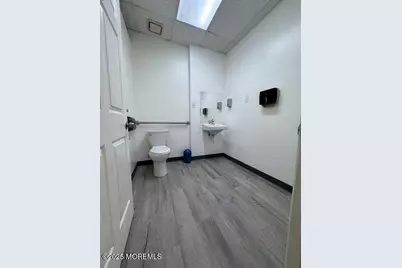 900 Union Avenue, Union Beach, NJ 07735 - Photo 5