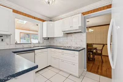 34 Sherwood Road, Manalapan Township, NJ 07726 - Photo 11