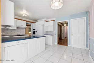 34 Sherwood Rd, Manalapan Township, NJ 07726 - Photo 13