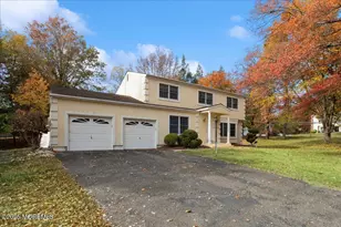 34 Sherwood Rd, Manalapan Township, NJ 07726 - Photo 3
