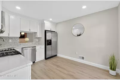 61 Albury Way, North Brunswick Township, NJ 08902 - Photo 5