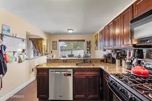 43 Pemberton Dr, Matawan, NJ 07747 - Photo 11