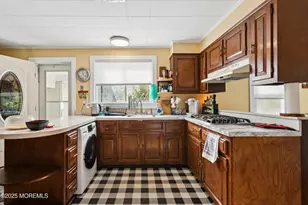 123 Georgia Rd, Freehold, NJ 07728 - Photo 7