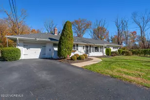 31 Branford Cir, Tinton Falls, NJ 07724 - Photo 7